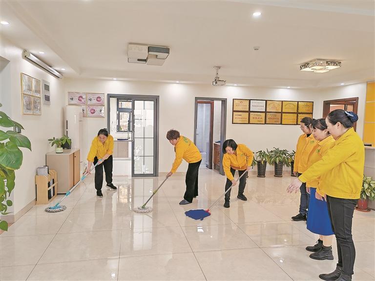 泉州率先發(fā)布家政開荒保潔服務(wù)標準，助力行業(yè)規(guī)范化發(fā)展